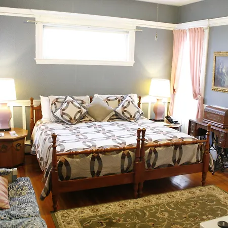 The Coolidge Corner Guest House: A Brookline Bed And Breakfast-3